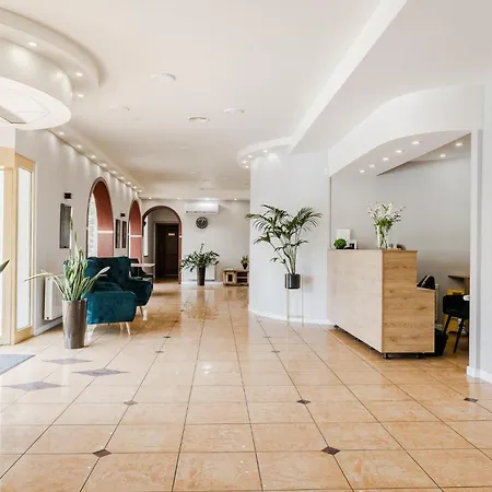 Caro Hotel 3*
