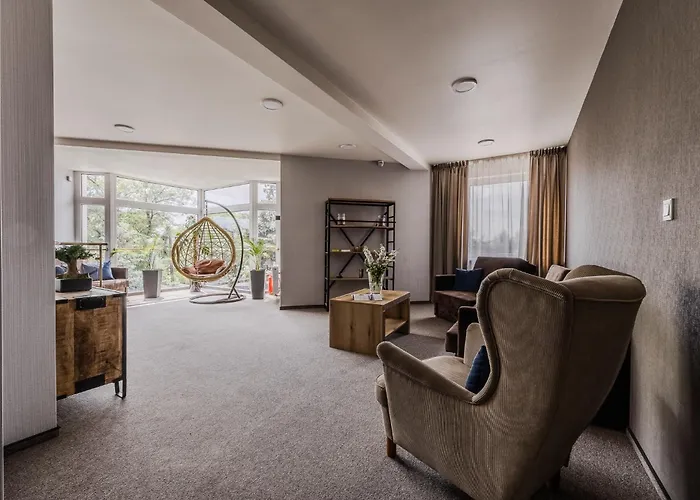 Caro فندق بوزنان